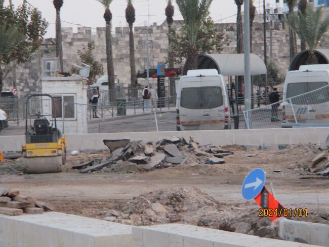 エルサレムのバス乗場です。<br />ここからガイドさんの車に戻ってテルアビブ国際空港に向かいました。