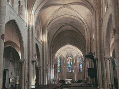 Église Saint-Pierre de Montmartre

Jean Marais広場の奥にある、12世紀に造られたパリ最古の教会の一つÉglise Saint-Pierre de Montmartre。お隣のサクレクールの賑わいが嘘のようにひっそりとしている。