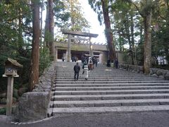 正宮皇大神宮。皇室の御祖神であり国民の総氏神「天照大御神」をお祀りします