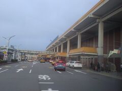 台北駅前から僅か15分で松山空港に到着しました
MRTでは荷物移動が少しだけ大変ですが
この往復に一人12,400円は勿体なかったですね
安心料なのでしょうがないですが…