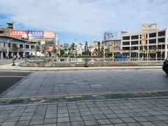 駅は大きく、駅前には各地に向かう高速バスが行きかっていました。