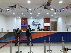 フェリーターミナルのチケットカウンター