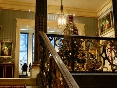 無料なのに、あまり知られていない気がするウォーレスコレクション、初訪問でした。
クリスマスの飾り付けが、元の建築や絵画の綺麗さをさらに引き立ててました。この時期に来れてよかった。

人も多くないというか、部屋によっては貸切な感じ。おすすめです。