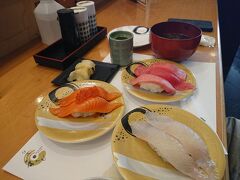 スキーは午前中で終了し、伊達和さび室蘭店で美味しいお寿司をいただきました。