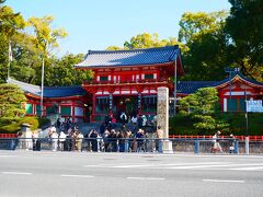 八坂神社前を通りひたすら南下
