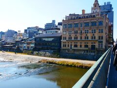 四条大橋にて。
東華菜館は今日も立派です。
