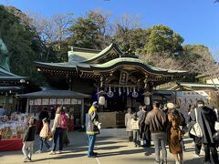 階段を上り切ったところにある辺津宮、江島神社の３宮のひとつです
ここでしっかりとお参り