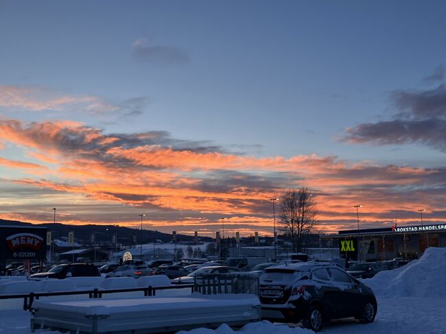 夜まで予定がなく、昼間は買い物したりお散歩したりしてすごす。夕焼けがきれいだった。