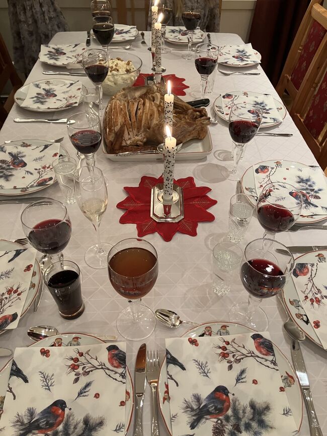 夜はクリスマスと同じメンバー、総勢12人で、ターキーを食べる。