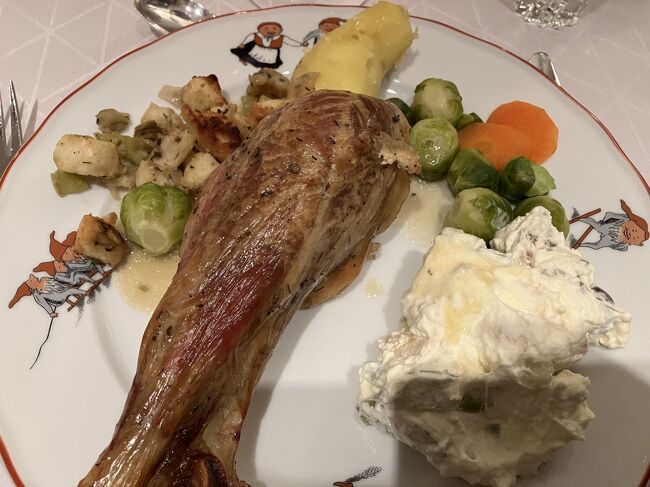 みんな胸肉が好きなので、ターキーレッグ遠慮なくいただきます。