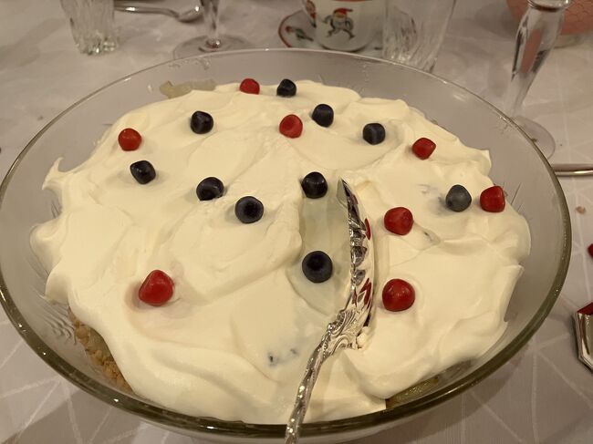 デザートはveiled farm girlsという、リンゴムース、生クリーム、クランブルをレイヤーにしたもの。