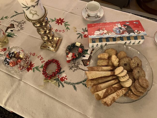 コーヒーとお茶菓子。相変わらず時差ボケの私はまた最後寝落ち。<br />