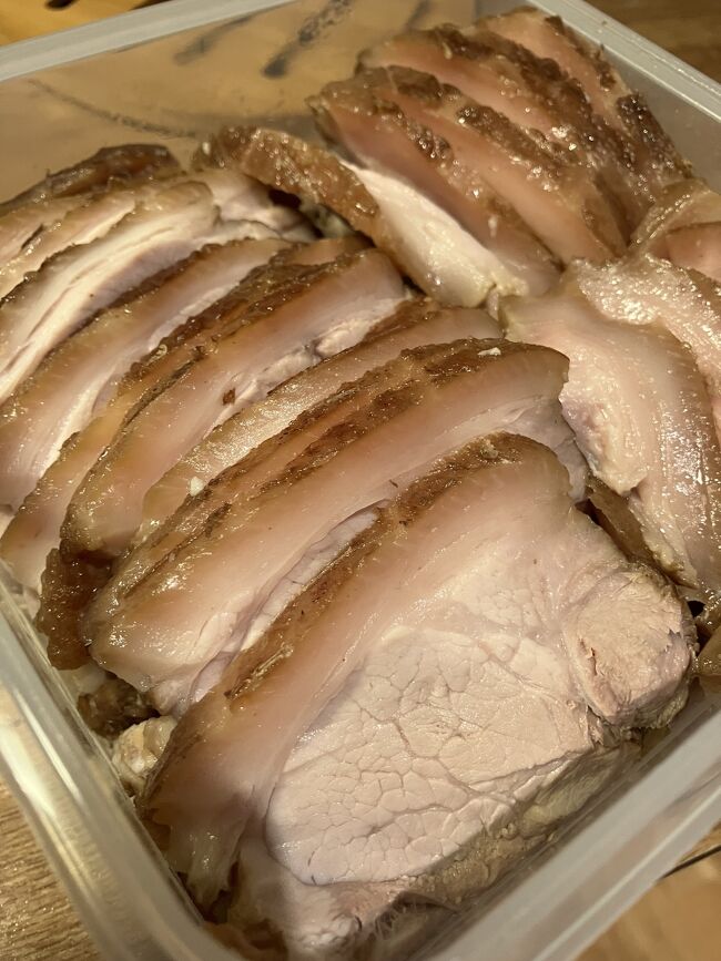 皮がトロっとせず、プルッとしてるのが残念だけど、味はチャーシュー。<br /><br /><br />