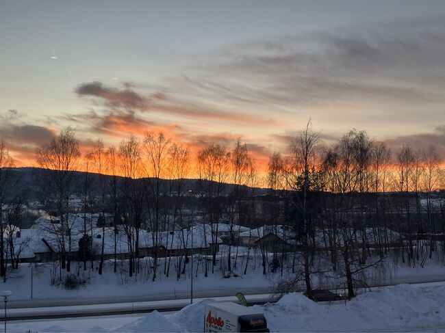 ノルウェー最後の夕日。まだ15時過ぎではあるけど、これでも滞在中に少しづつ日が伸びてきたな。