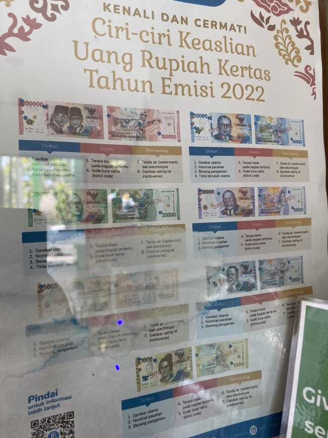 両替屋さんに貼ってあった<br />新札になったのかもね<br /><br />タンジュンサリから数分で便利なのでありがたい<br />デルガハユ　左隣に小さな昔ながらのお土産屋さんストリートがありまする