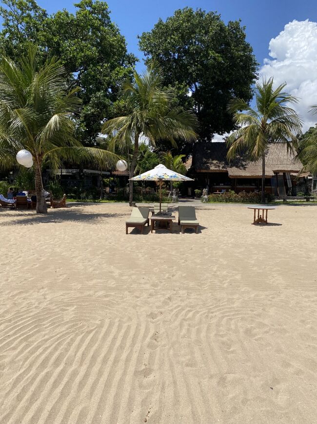 空港からもほど近いスランガン島で　三菱地所とインドネシアなのかバリなのかとで　アウトレットも今年から建設されるって聞いたのだ<br />スランガンだから空港に行く時　工事出入りで　混雑するとかならやだな、、とは思うけど、、スランガンのアウトレット行きたいですか？<br />バリに行く人たちって　アウトレットとは反対側の気分で旅行しているて言うのに、、ジャカルタの人たちとか中国本土の人たち、、はたまたロシアン？に期待しているのかしら、、中国はバブルがはじけてるでしょ、、それともまだ余力があるのかな？<br />三菱地所って　ものすごくかたいものにしか投資しないように思えたのだけど、、まぁ、、大金持ちだから　いいのかもね、、どっちでも、、