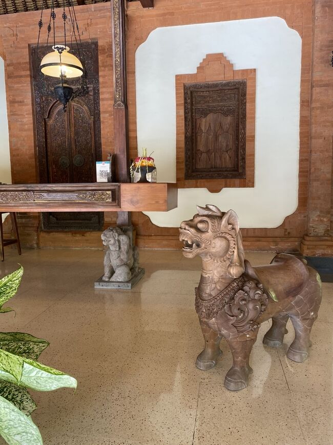 フロントの右側の狛犬？　ｗｗ