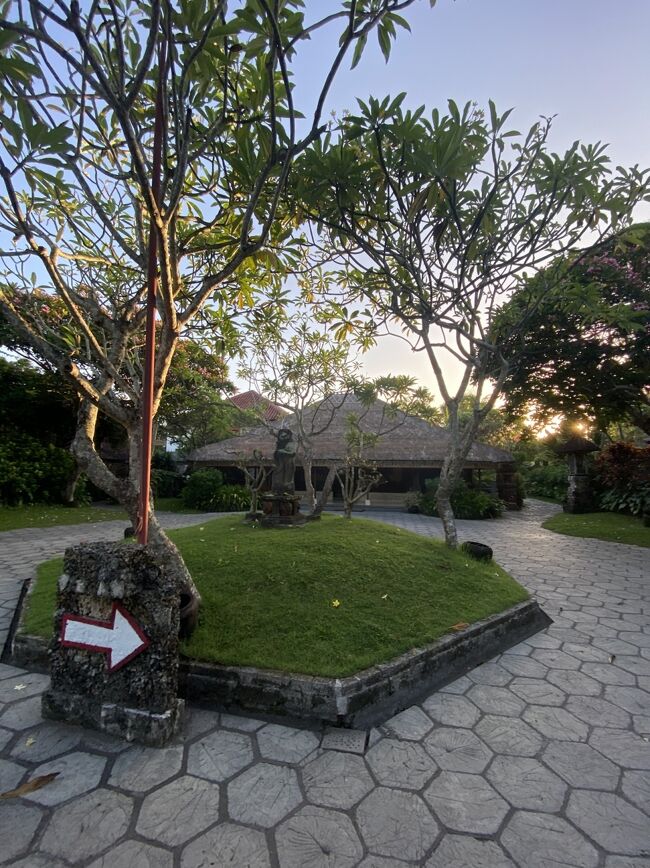 ラウンダバウト風の車寄せ