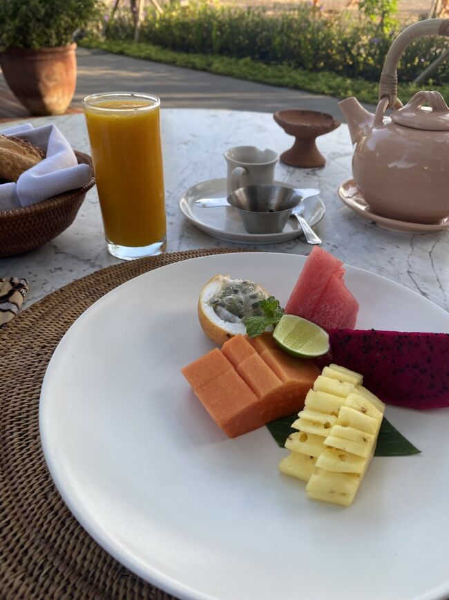 マンゴージュースにしてみたんだｗ<br />しかし　マンゴーは個体を食べたほうが美味しかったかも<br />今回は　紫のドラゴンフルーツが美味しかった