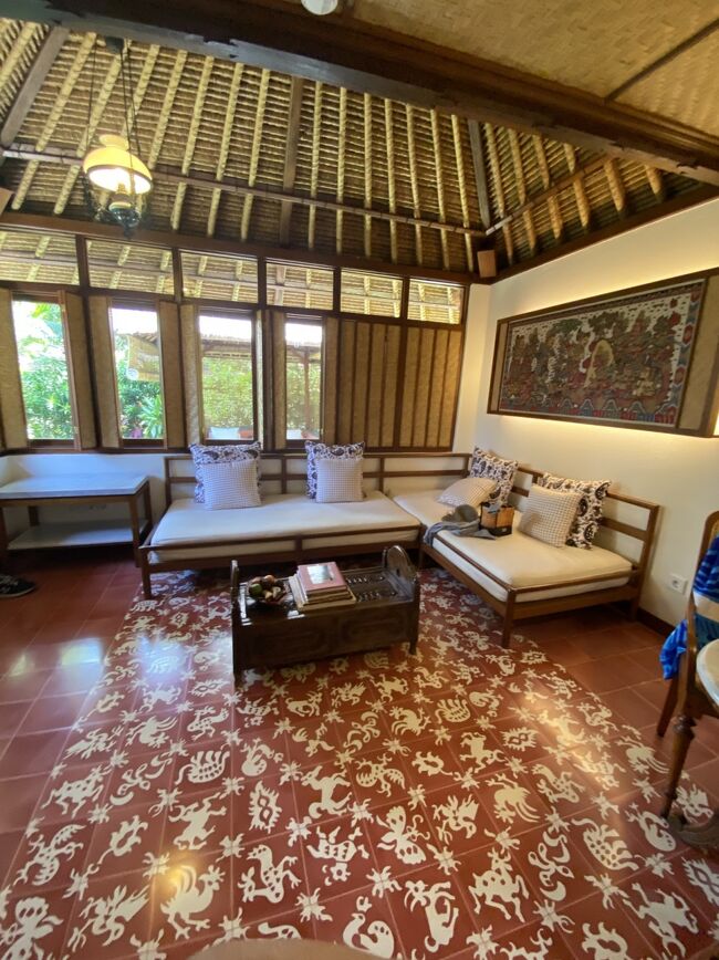 ベッドのほうから撮ってみた<br />まどを開けてある、、右の二つは開けてない<br />東屋が見えるかしら？　