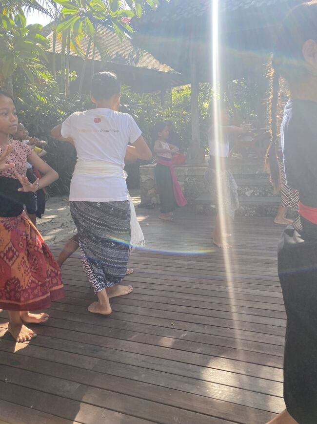 たまに　練習している　タンジュンサリが出資している子供のガムランのグループ