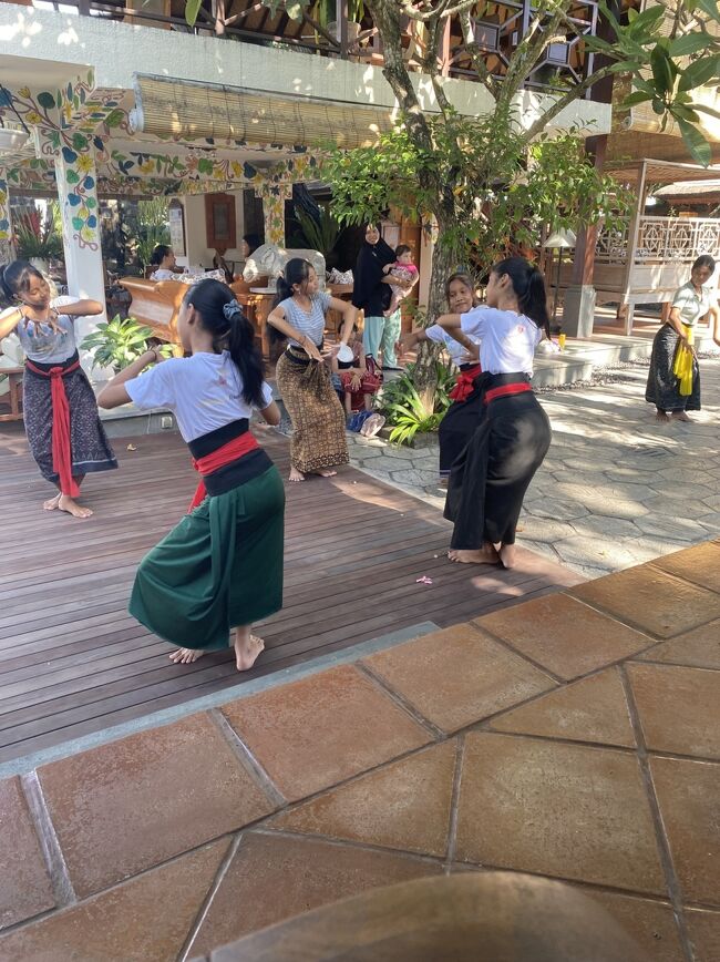 はだしで踊るって　カラダに良さそうだな、、<br />続きます