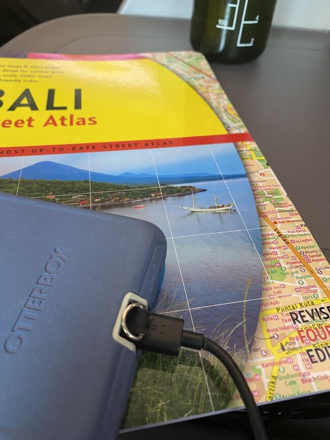 デンパサールのペリプラスで買った　一応最新版　四版にもなるんだね、、何年に４刷になったのか　はっきり書いてないと思うけど、、