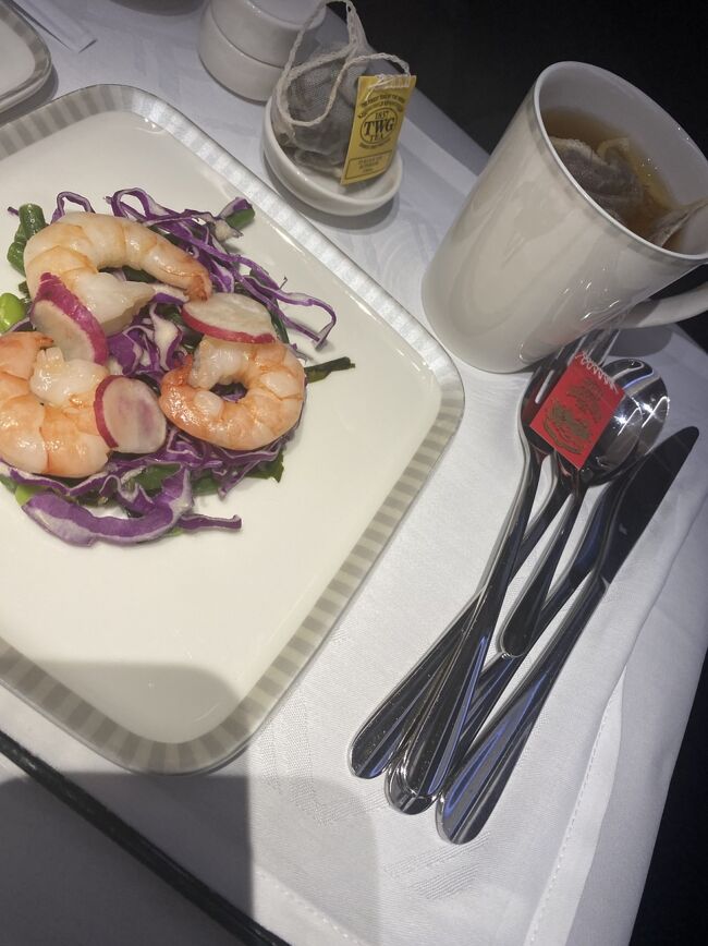 今回の教訓　アペタイザとか海老が多すぎるので　気を付けようｗ<br />しかし　これは　わかめと紫キャベツ、枝豆にラディッシュが　フレンチドレッシングで和えてあってうちにある唐桑のわかめでやってみようかな、、と思うぐらい美味しかった