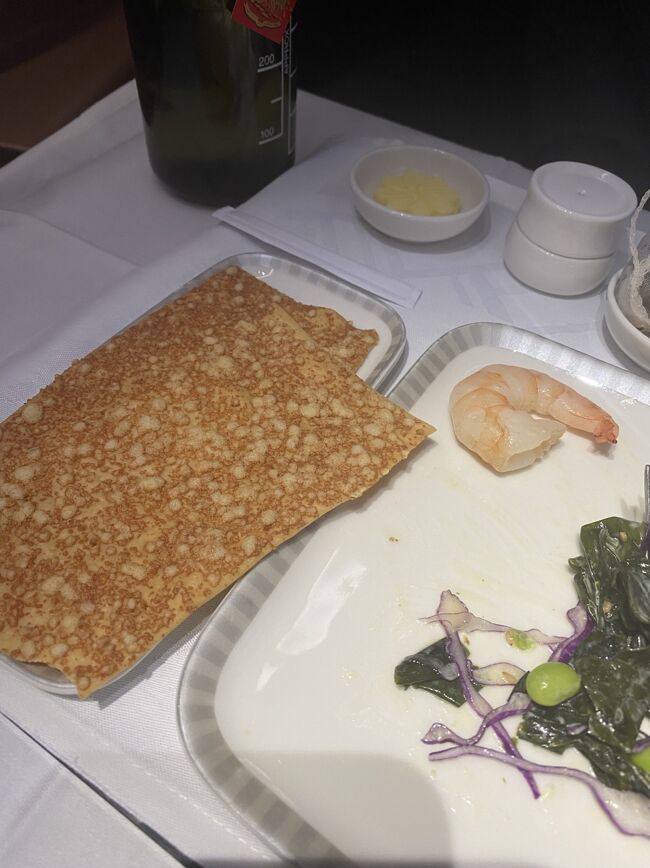 インドの人が食べるフラットな、、パンとは言えない、オセンベイと言うか　チーズクラッカーのようなの