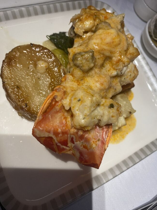 これ、、もう　昔風すぎて、、野菜が圧倒的に少ない<br />ヘヴィーすぎた、、ｗ　ジャガイモがねっとりしていて美味しかった、、<br />下の方に少しだけ野菜があった、、<br />