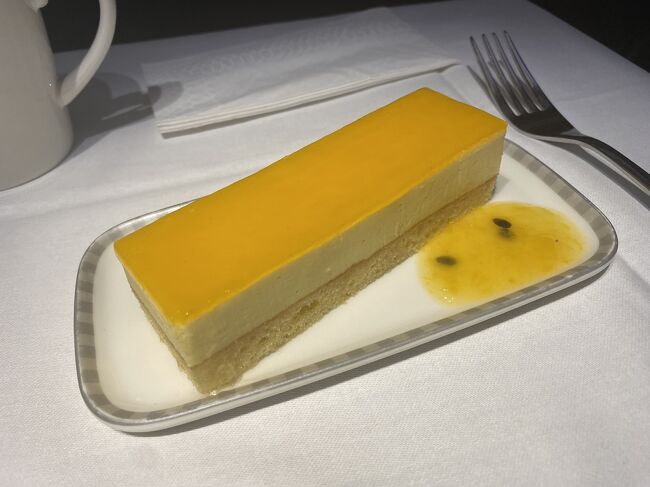 マンゴーのムース　パッションフルーツのソース<br />当然おいしいでせうｗ