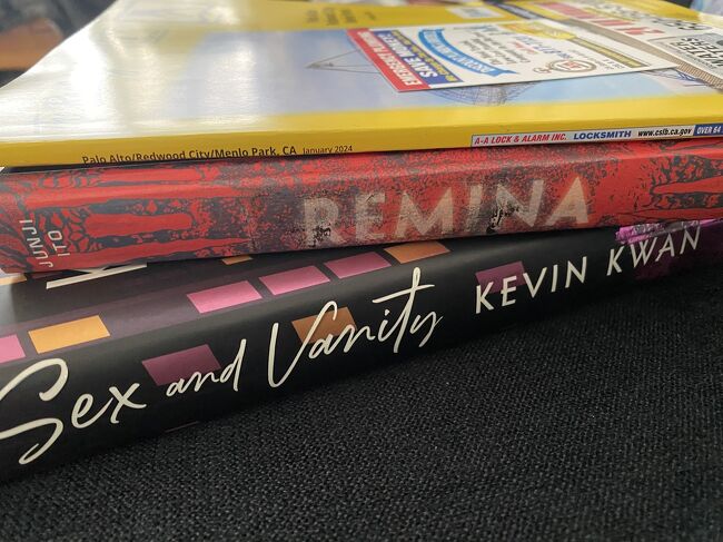 うちに届いたイエロウページ、、この薄さを見て！　こんな日が来るなんて　本当に過渡期の真っ只中にいるわしたちでする、、<br /><br />伊藤潤二さんとケヴィン・クワンの本、普通のヴォリュームの本です、これと比べても薄い！　まだ存在してたのか、、っておもっちゃった、、ごめん