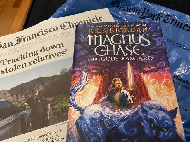 リック・リオーダン<br />子供向けでも大好きｗ<br />これは３部作<br />今テレヴィでネフリ？で　パーシー・ジャクソンやっていて<br />とても評判が良いのです　私はまだ見てない　もったいぶっているｗ