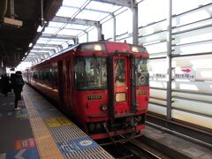 　新水前寺駅に戻りました。普通列車で熊本駅に戻ります。ちょうど、宮地行き「あそ」が入って来ました。特急がワンマンとは、サービスに欠ける気がしますがねぇ。