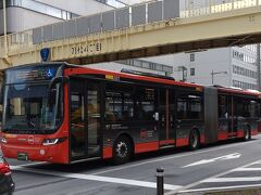 お腹も満たされたので、新潟駅へ。ちょうどBRT(萬代橋ラインを)が来ました。