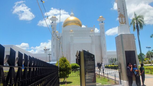スルタン・オマール・アリ・サイフディン・モスク<br />（通称　　オールド モスク）
