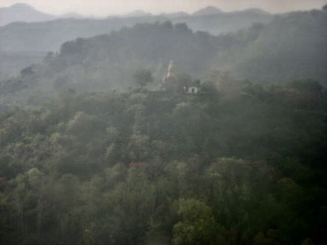 うっすらとプーシーの丘も見えました