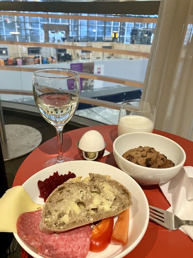 SASラウンジで朝ごはん。