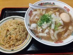 ラーメンとチャーハンのセット。