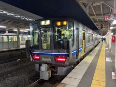 　すっかり暗くなり敦賀駅到着、福井行きに乗り換えます。

　敦賀駅17:51  →  福井駅18:50（259M）