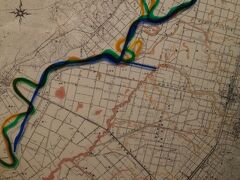 水害との闘い
石狩川や美唄川には堤防はなく、洪水に悩まされました。とりわけ1898年の石狩川大洪水、1937年の石狩川美唄川大洪水は深刻で、ほとんどの家屋/農地が被害を受けました。1922年には美唄川放水路を開通させるなどの対策が講じられましたが、大規模なものは戦後に行われました。国家プロジェクトの石狩川の直線化では、流路が100kmも短縮されました。