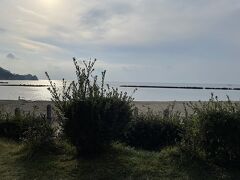 キャンプ場に着きましたー！！
海が目の前です。