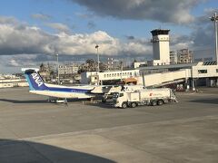 松山空港着陸。
隣は給油中の中部国際空港行きのようだ