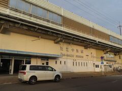 08:06「近江今津駅」到着。湧き水や水路が巡っている美しい街並みがある所です。もっと暖かくなったら行ってみたい。