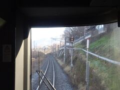 特急列車はぐいぐいと善光寺平の盆地外縁部をのぼっていきます。

スイッチバック駅の姨捨を通過。