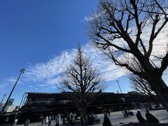 久しぶりの上野駅こちら側。（公園口）

待ち合わせた友人は横浜からと渋谷方面から、
「上野は遠いねー」とのことでした（笑）
多分私が１番遠いはず(^^;

混雑していた横断歩道もなくなって、すっきり、見違える風景になっていました。