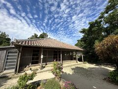 お昼の時間になったため、浜比嘉島に移動。
素敵な琉球古民家でランチタイムです。