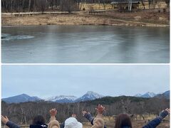 まるやち湖(八ヶ岳自然文化園)から見える八ヶ岳連峰です。
湖面は一面凍っていて、とても寒かったです！