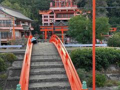 すぐ隣に、「草戸稲荷神社」があり寄ってみました。