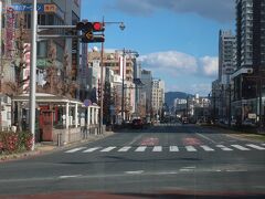 駅前停留場を出ると､大きく左へと曲がり駅前大通りを進んで行きます